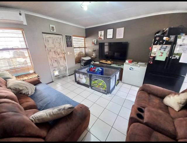 3 BEDROOM TOWNHOUSE FOR SALE IN MEYERSDAL